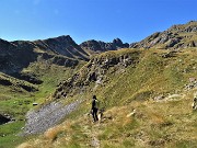 64 In discesa da Baita Foppa per l'alta Val Serrada